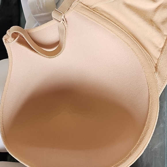 Set of Three Padded Tee Shirt Bras Black, White, Tan. NWT. 40 DDD. - Picture 2 of 8